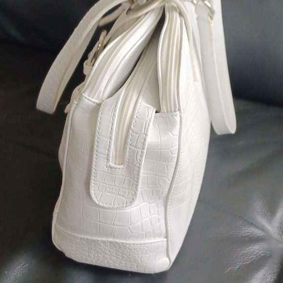 Vintage Sag Harbor Large White Faux-Croc Shoulder Bag With Ample Storage - Picture 5 of 17